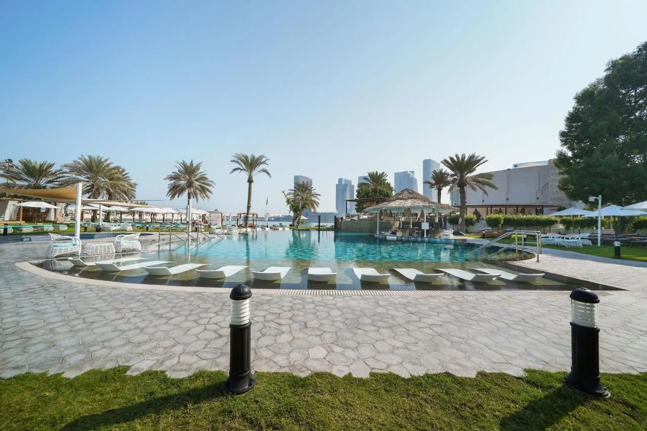 Le Meridien Abu Dhabi 5*,