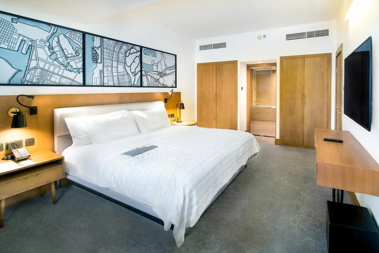 Le Meridien Abu Dhabi 5*,